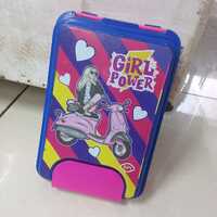 PUSH TO CLOSE LUNCH BOX